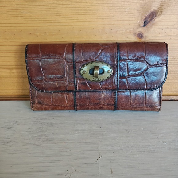 Fossil Handbags - Fossil Authentic Brown Genuine Leather Bifold Wallet Classic W Turn Lock‎ ZA4